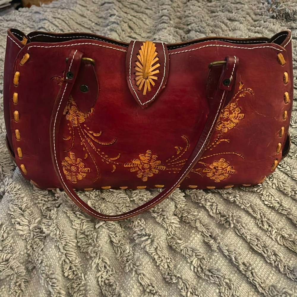 Red/Brown leather purse w/embossed floral design